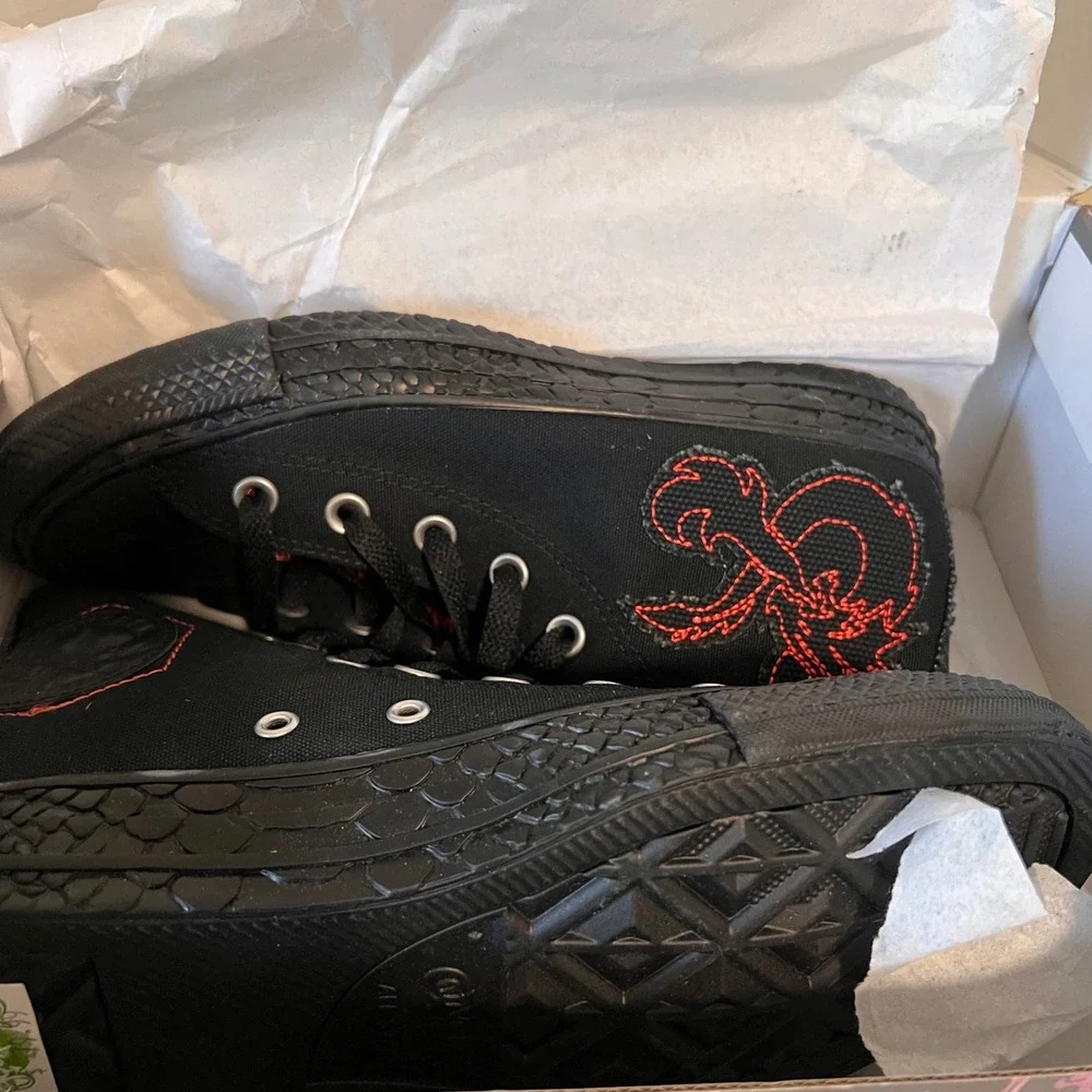 Converse Dungeons and Dragons High Top Sneakers Black Red D20 Logo Unisex M6/W8 - Picture 3 of 11